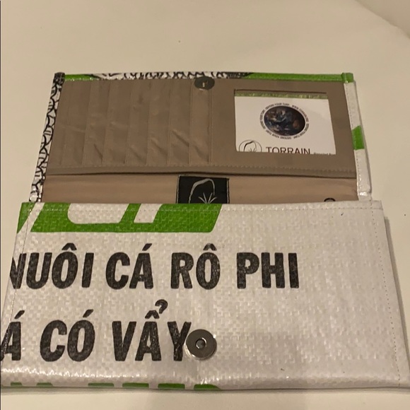 Torrain Vegan Recycled Clutch Wallet - Picture 6 of 8